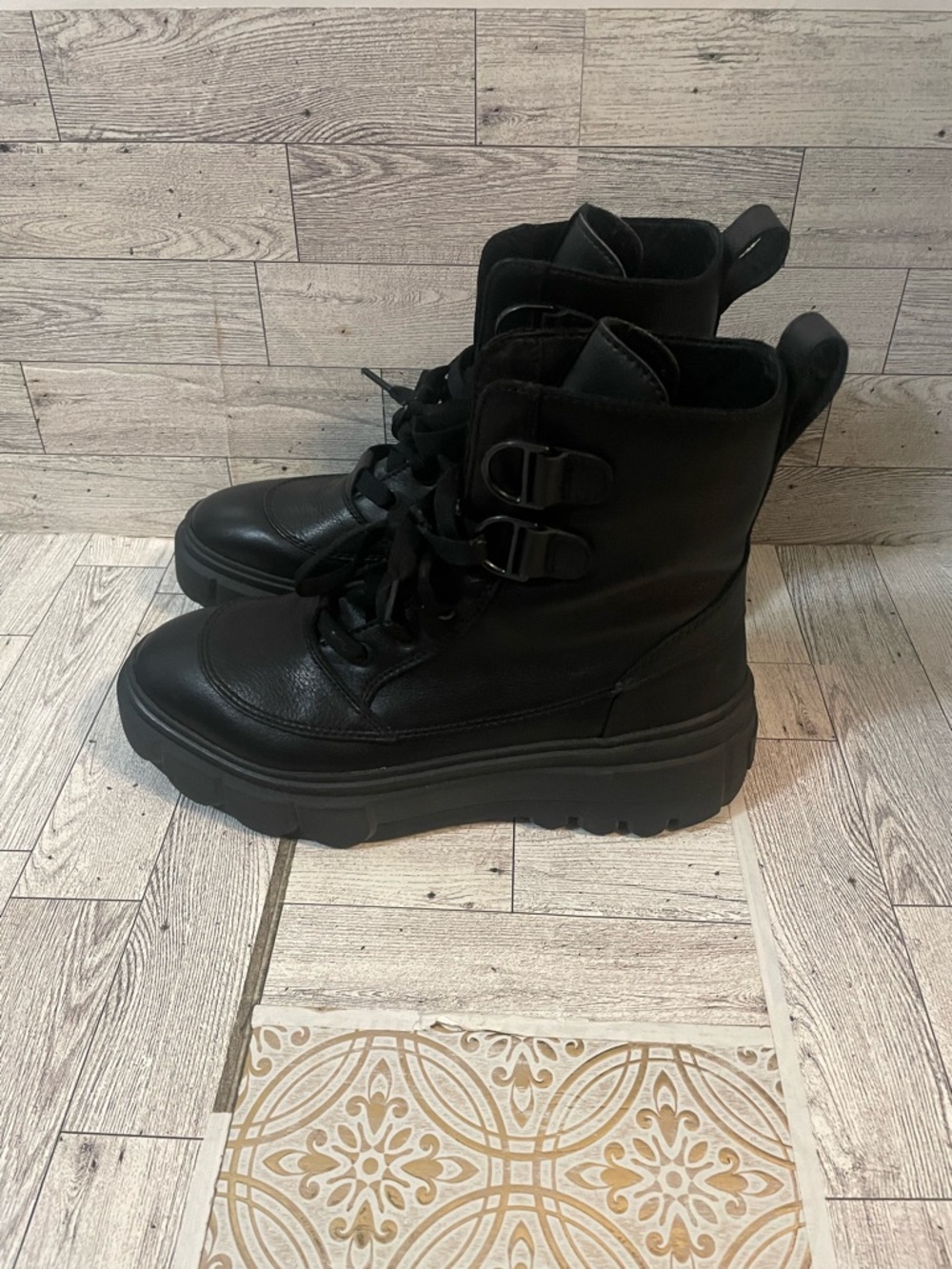 Sorel caribou x leather waterproof Combat Boots - LaceUp Boots women size 9.5
